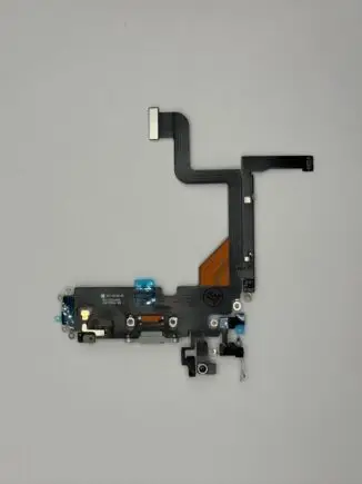 Conector de carga iPhone 13 Pro prateado branco